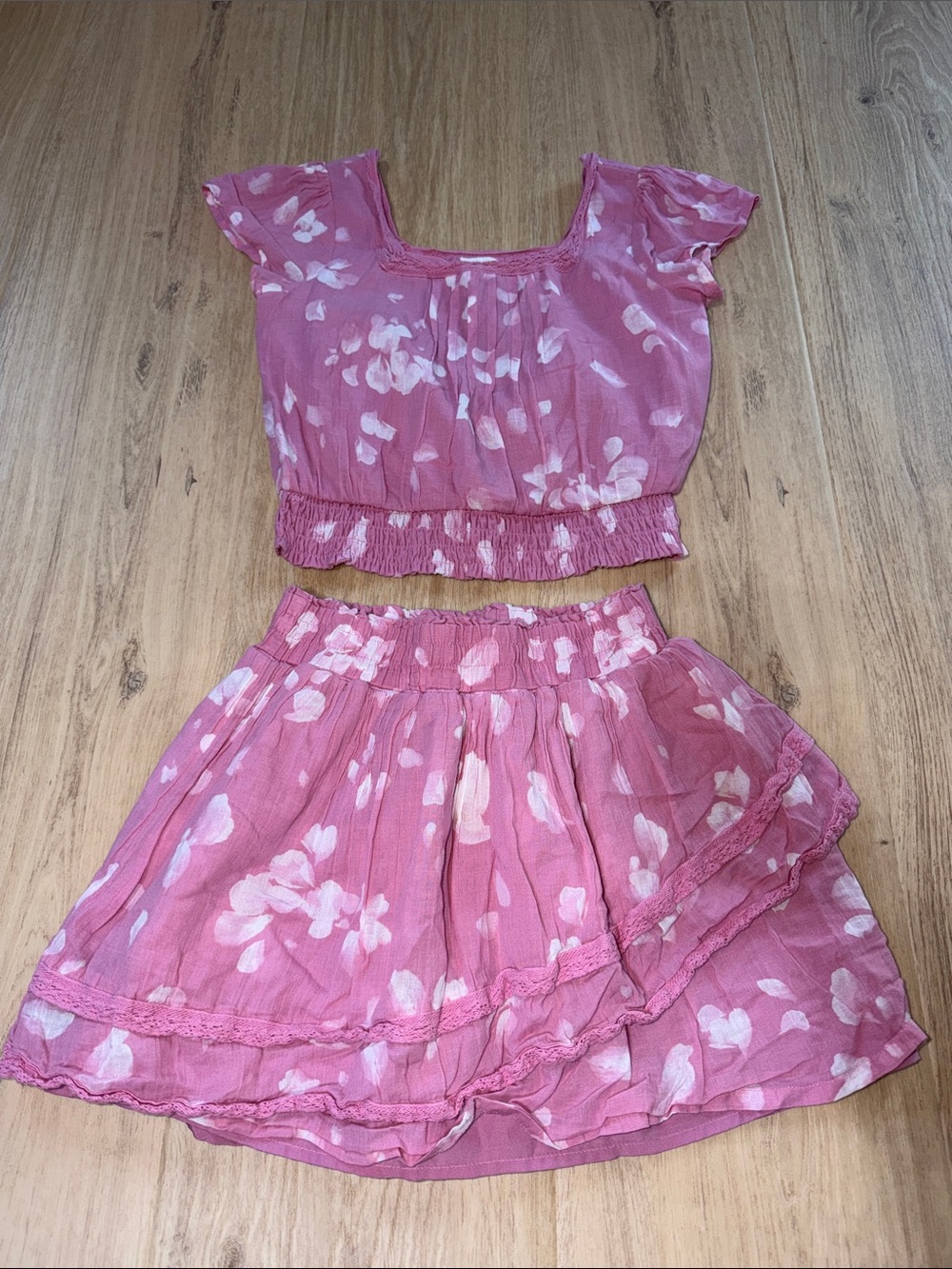 Abercrombie kids Pink Floral Two-Piece Kids skirt  Set size 13/14